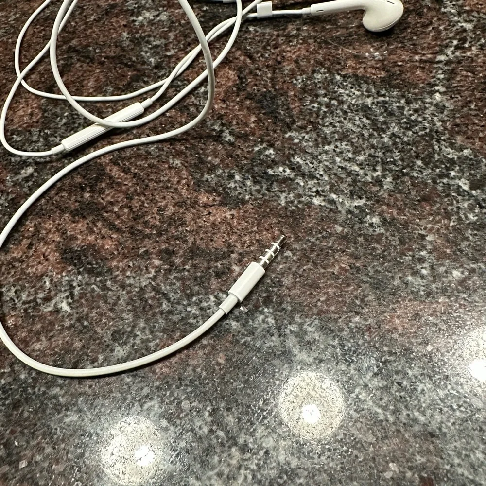 Apple EarPods 3.5mm Connection